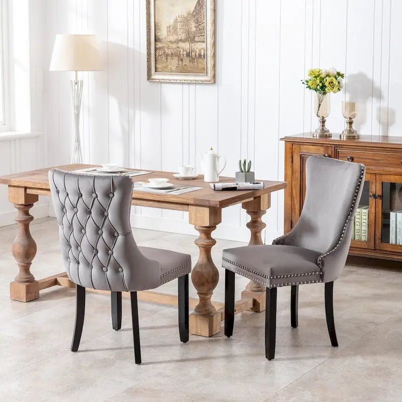 Chaise de salle à manger à dossier cabriolet avec surpiqûres et clous décoratifs