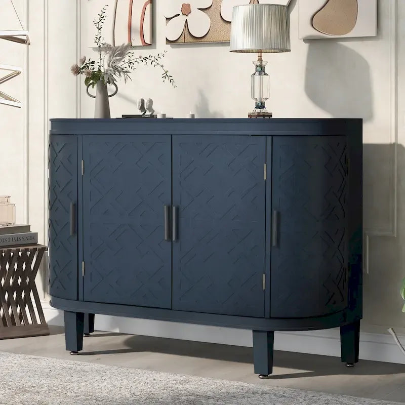 Buffet en bois avec portes à motif antique
