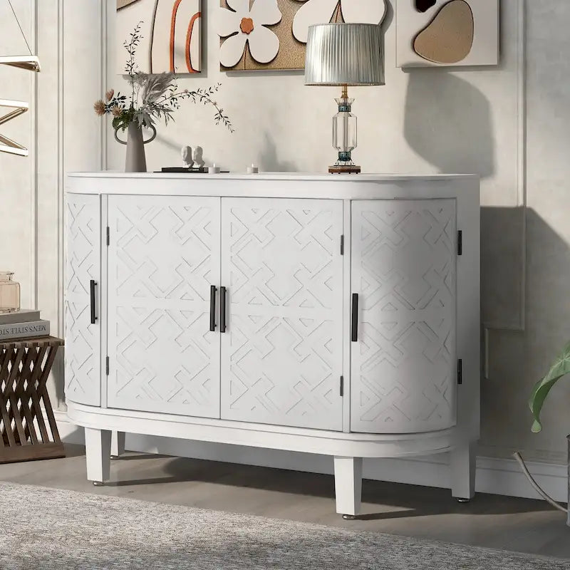 Buffet en bois avec portes à motif antique