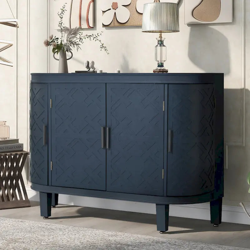 Buffet en bois avec portes à motif antique
