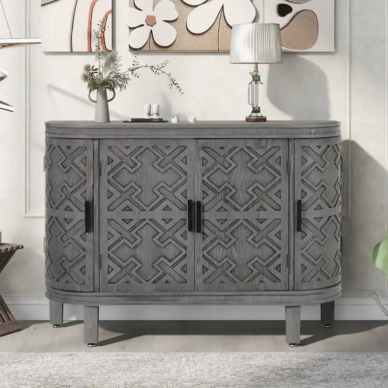 Buffet en bois avec portes à motif antique