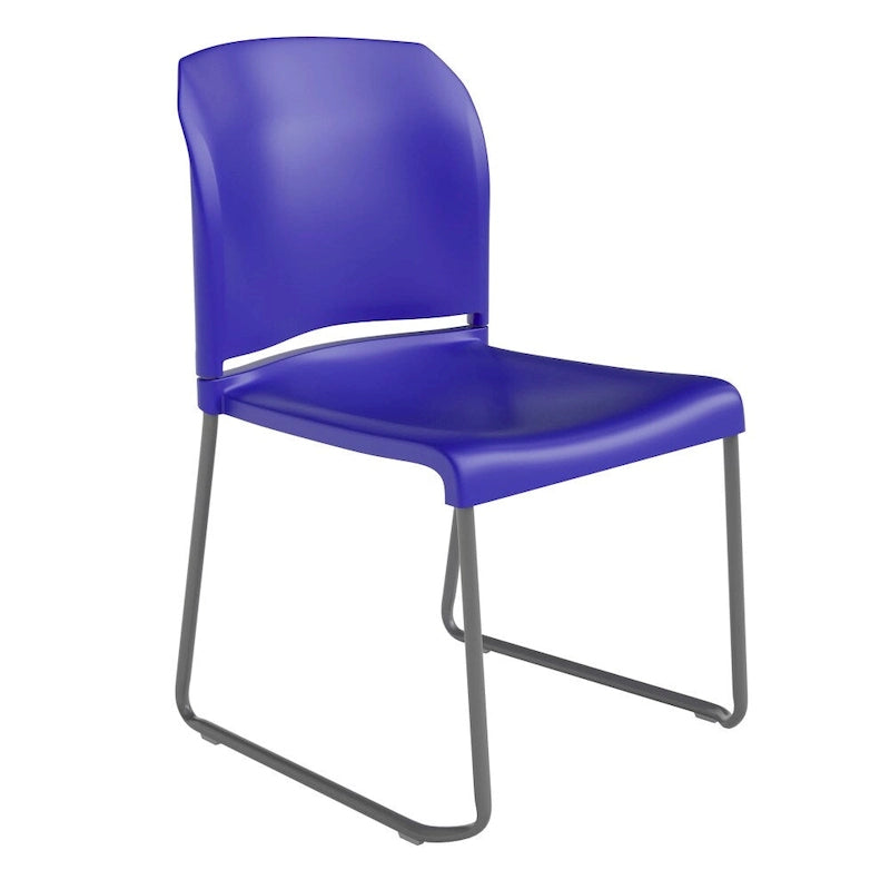 Chaise empilable ergonomique à dossier plein avec piétement luge thermolaqué, capacité de 399 kg